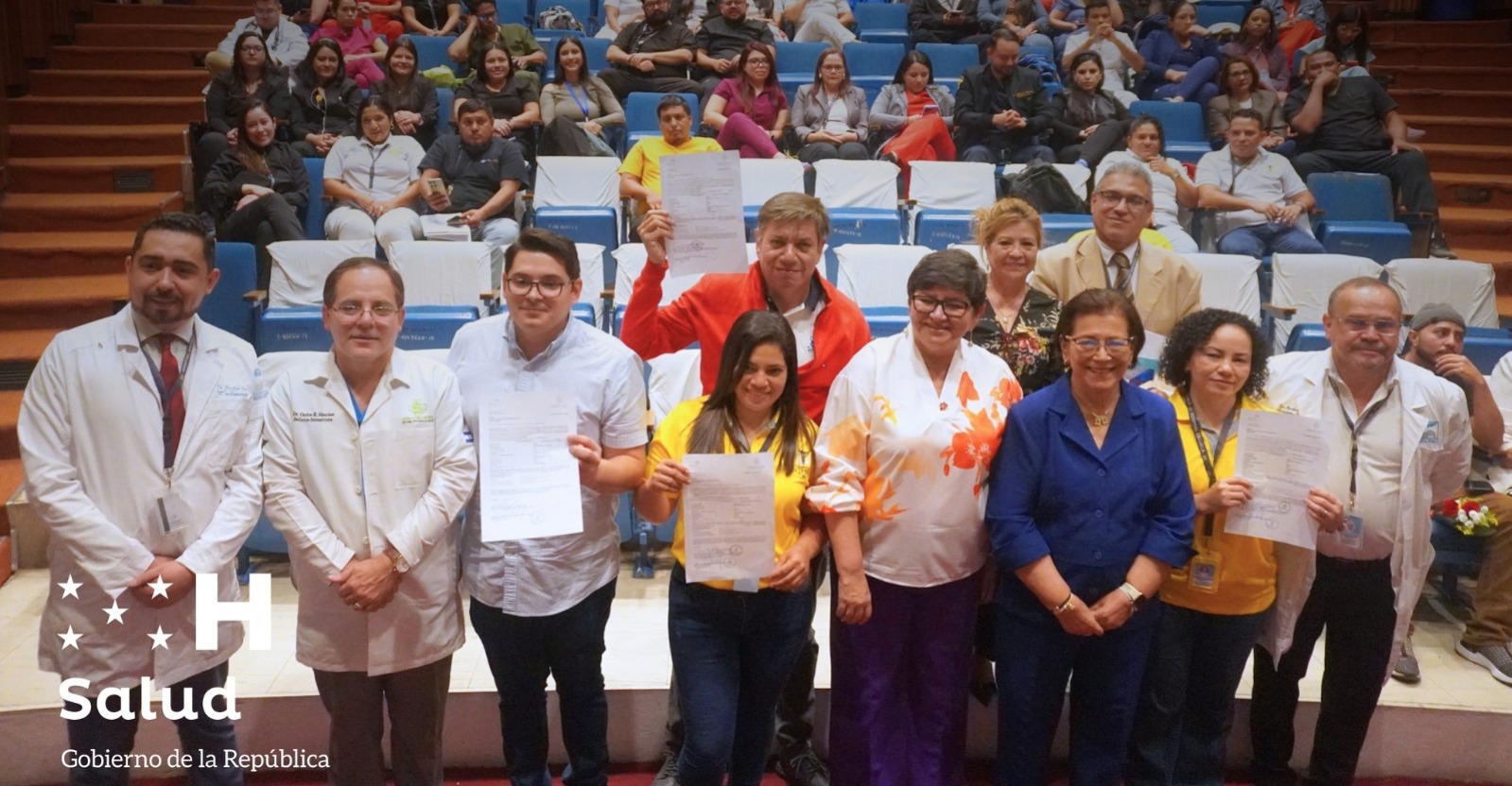 Gobierno otorga nombramiento permanente a 180 colaboradores del Hospital Escuela en reconocimiento a su labor